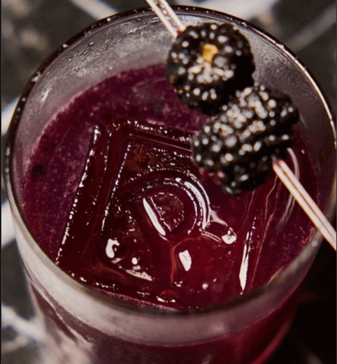 Elevate your Saturday with a cocktail from Rosina! Shoving elegance tonight. ✨